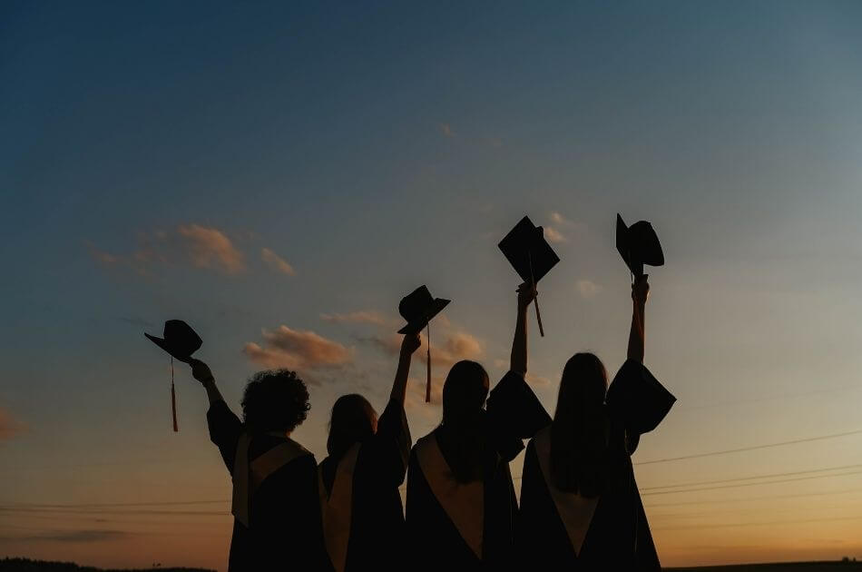 How to Stay Organized While Planning for College and Your Future Career
