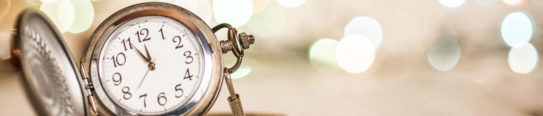 How to Plan the Perfect New Year’s Eve Party: Countdown Ideas, Checklists, and Planning Tips